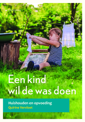 Een kind wil de was doen